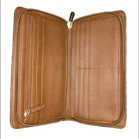 Michael Kors Zip Around Wallet with Signature Hanging Gold Lock Charm VHTF - Picture 3 of 3